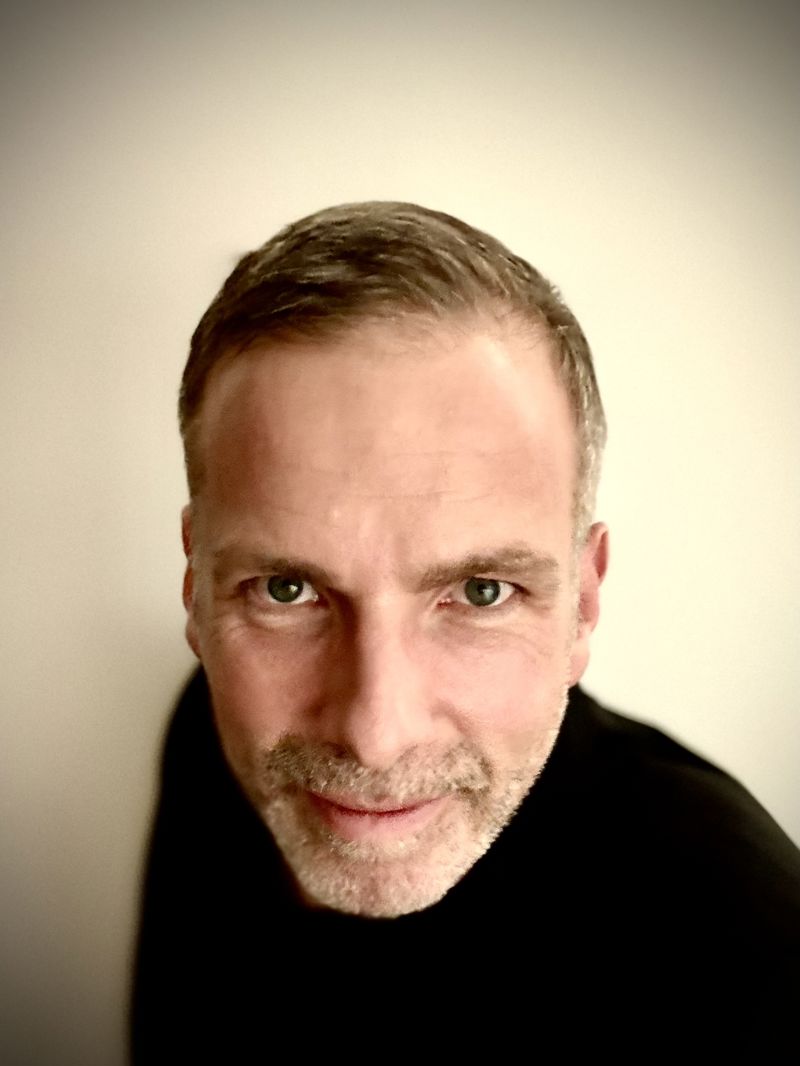 Logo Adrian Gluchow